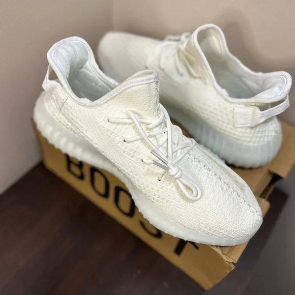 Yeezy 350 - Picture 6 of 8
